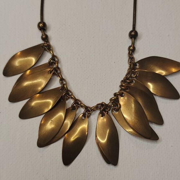 BAER LEAF NECKLACE   - Picture 1 of 9
